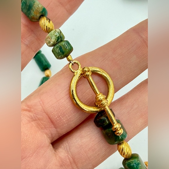 Mineral Grade Emerald Nugget Bead Necklace GoldTone Spacers Toggle Clasp 18” 53g - Picture 8 of 17